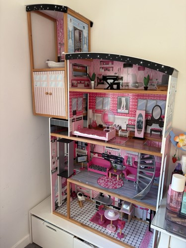 Barbie house and accessories - house,