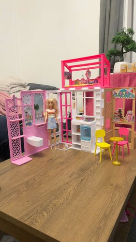 Barbie fold away house with - fold,