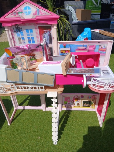 Barbie house with items used - house,