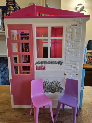 Barbie play house - play,