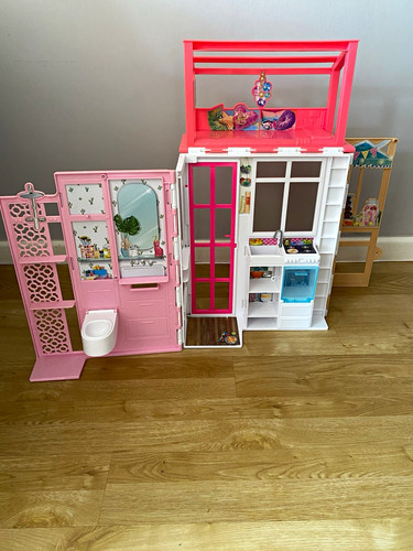 Barbie fold away house with - fold,